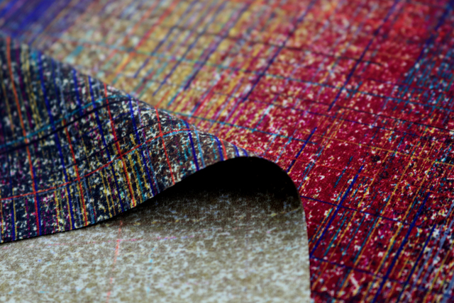 ポリエステルファイユ ぼかしこな雪チェックプリント 赤・紺・グリーン系 全体