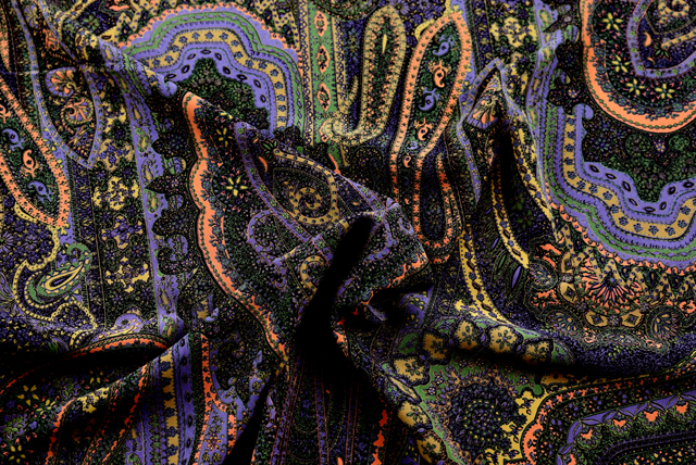 うすピーチスキン ペイズリープリント からし・若草・ラベンダー系 ドレープ