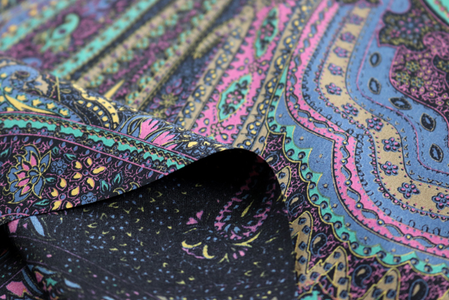 うすピーチスキン ペイズリープリント 黄土・ターコイズグリーン・オールドブルー系 裏面