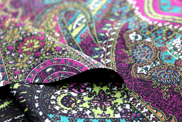 うすピーチスキン ペイズリープリント 抹茶・ターコイズグリーン・赤紫系 裏面