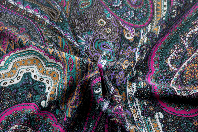 うすピーチスキン ペイズリープリント ドレープ