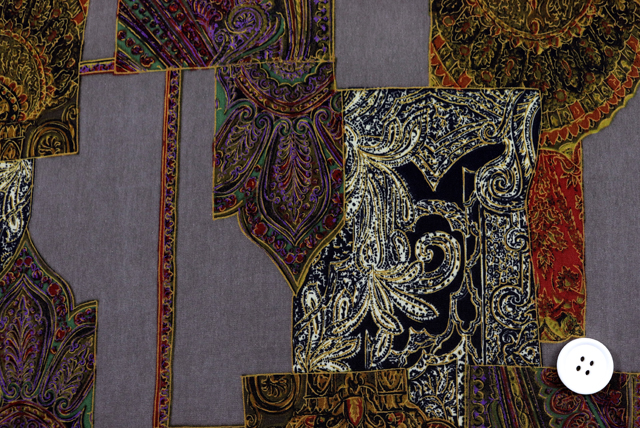 うすピーチスキン ペイズリー 茶鼠地 柄配置アップ