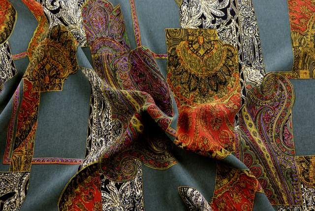 うすピーチスキン ペイズリー 老竹緑地 ドレープと落ち感