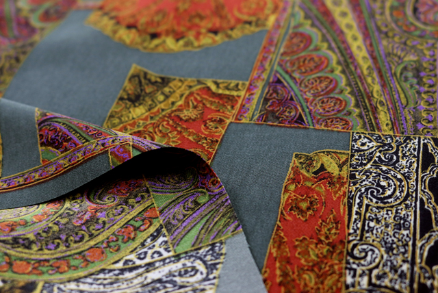 うすピーチスキン ペイズリー 老竹緑地 生地端と裏側の様子