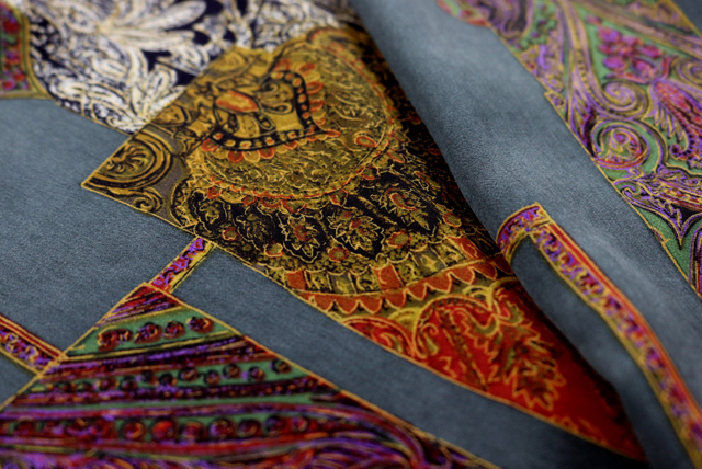 うすピーチスキン ペイズリー 老竹緑地 柄ディテールアップ