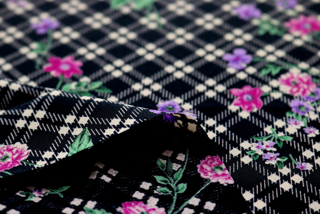 バイアスチェック フラワープリント 黒地 裏面の様子