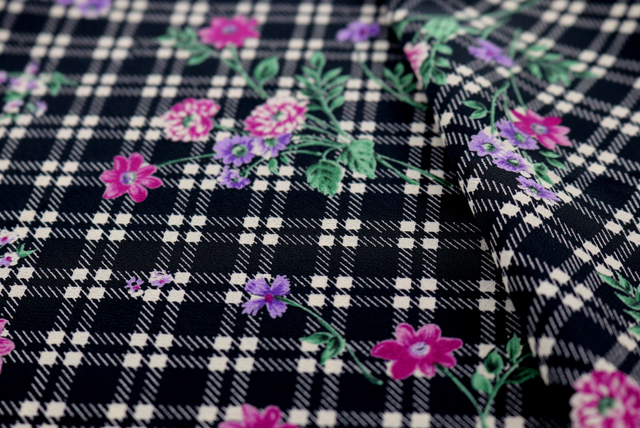 バイアスチェック フラワープリント 黒地 耳部分