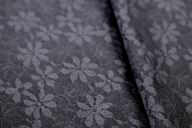 ハイテンションニット レース柄プリント グレイ 柄アップ
