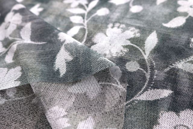 チュールニット ぼかしプリント花柄 グレイ 生地アップ