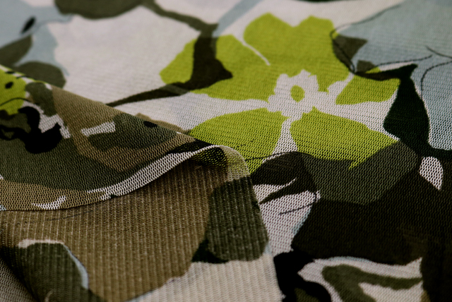 パワーネット フラワープリント ブラウン・カーキ・グレイなど 生地アップ