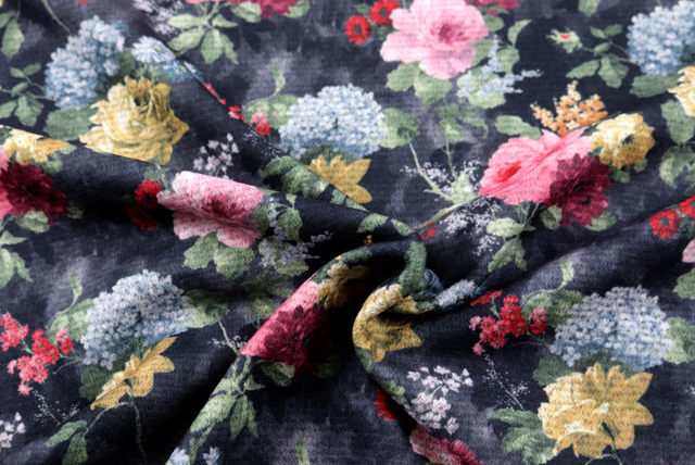 ストレッチ起毛 フラワーニット チャコールグレイ地 ドレープ