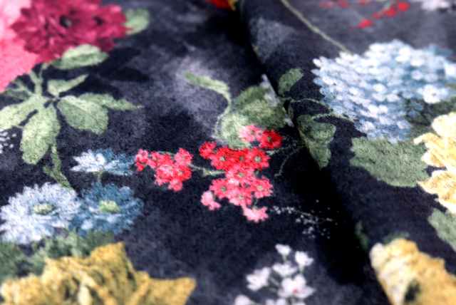 ストレッチ起毛 フラワーニット チャコールグレイ地 表面アップ