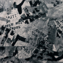 ストレッチ起毛 グラフィティプリントニット モノトーン（グレイッシュブラック系）（現在の色）