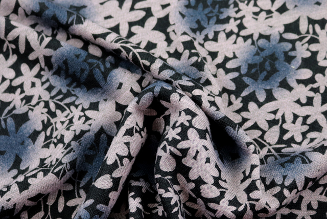 ウール混 起毛ニット 影花モチーフ 黒×灰桜系 ドレープ