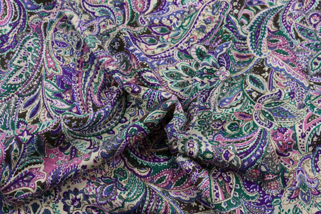 ウール混 起毛ペイズリープリント オフベージュ地×グリーン・パープル系 ドレープ