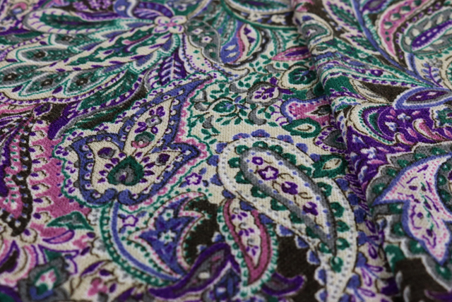 ウール混 起毛ペイズリープリント オフベージュ地×グリーン・パープル系 表面アップ