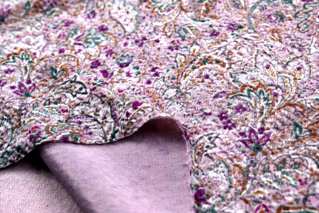 ふくれちりめんニット ペイズリープリント ピンク系 裏面・厚み(ダブルフェイス風)