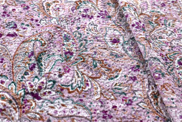 ふくれちりめんニット ペイズリープリント ピンク系 表面アップ