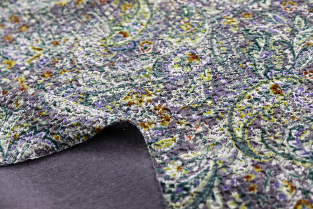 ふくれちりめんニット ペイズリープリント グリーン系 裏面・厚み(ダブルフェイス風)