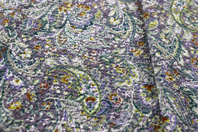 ふくれちりめんニット ペイズリープリント グリーン系 表面アップ