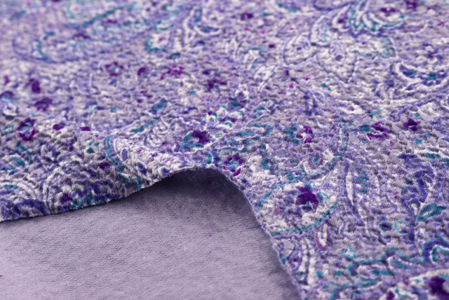 ふくれちりめんニット ペイズリープリント ラベンダー系 裏面・厚み