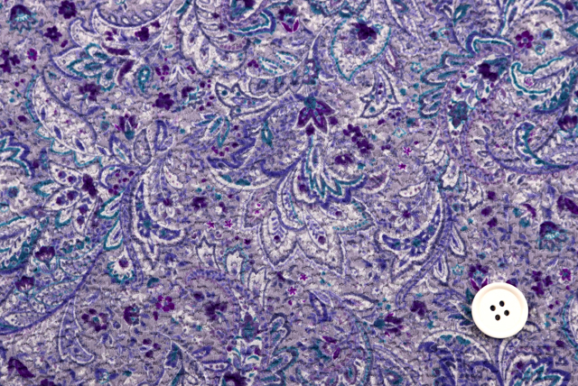 ふくれちりめんニット ペイズリープリント ラベンダー系 柄アップ（江戸ッ子 210ya）