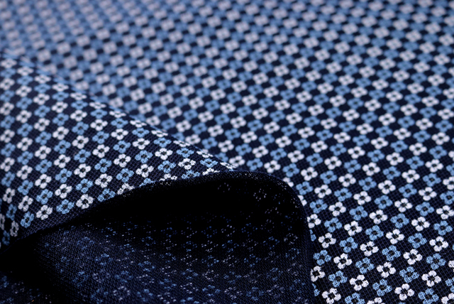 鹿の子ニット 小紋プリント 紺 端のアップ(鹿の子組織)