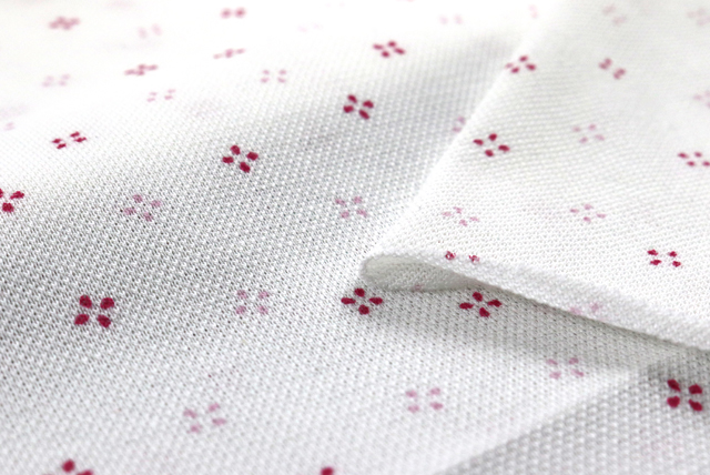 鹿の子ニット 小紋プリント 白地に赤系 断面と厚み感の確認（江戸ッ子 210ya）