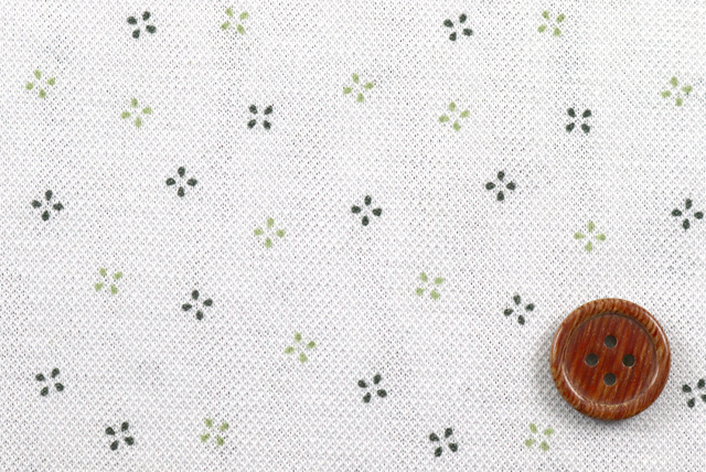 鹿の子ニット 小紋プリント 白地にカーキグリーン系 2cmボタンとの比較（江戸ッ子 210ya）