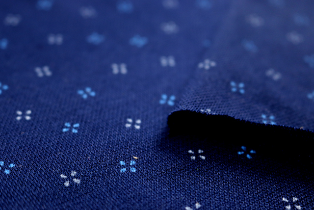 鹿の子ニット 小紋プリント 濃紺地に青系 断面と厚み感の確認（江戸ッ子 210ya）