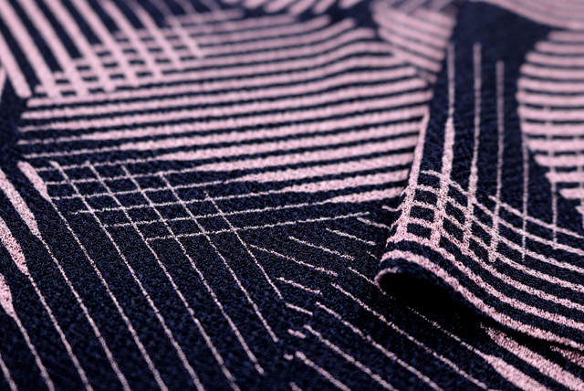 ちりめんプリントニット 生地端(厚みの参考)