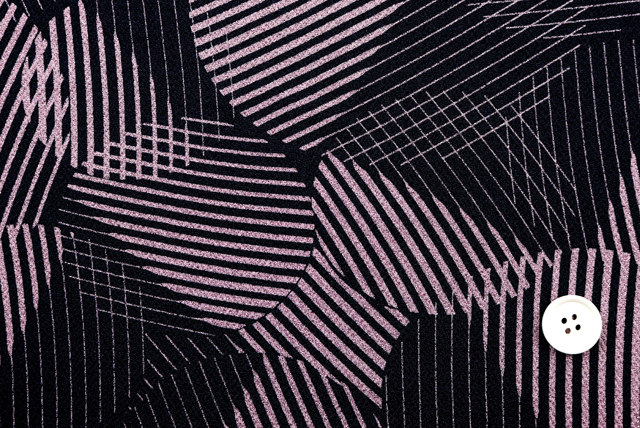 幾何学柄スケール参考写真(2cmボタン比較)