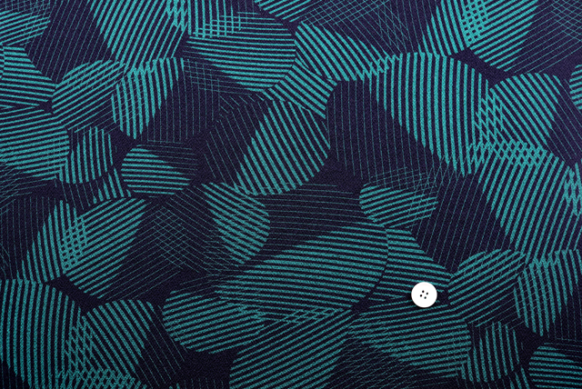 ストレッチ ちりめんプリントニット モダンラインアート幾何学 深緑 全体(江戸ッ子 210ya)