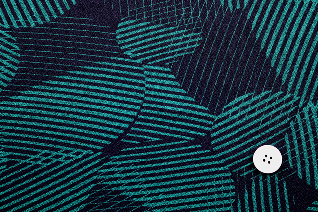 モダンラインアート幾何学 深緑 柄サイズ比較(2cmボタン)