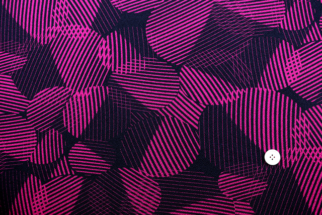 ストレッチ ちりめんプリントニット モダンラインアート幾何学 マゼンダ 全体（江戸ッ子 210ya）