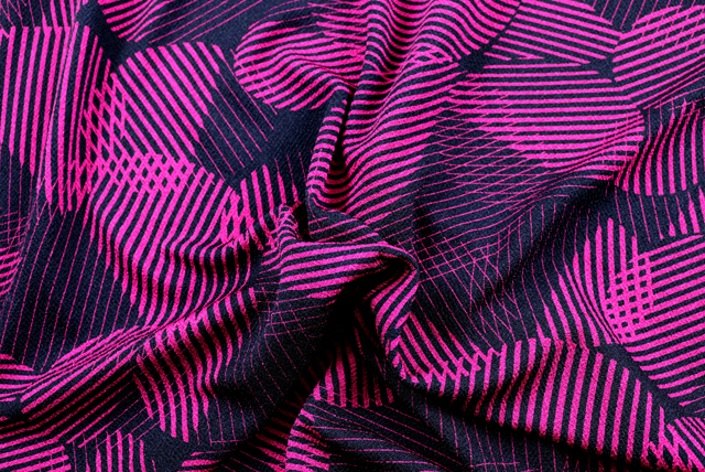 モダンラインアート幾何学 マゼンダ ドレープ（伸縮と落ち感の参考）