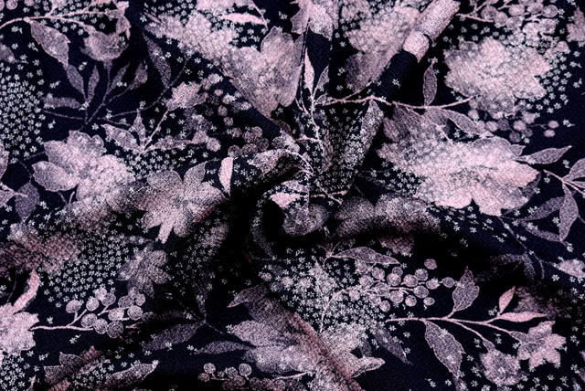 ストレッチちりめんニット 和モダン花柄 くすんだピンク ドレープ(伸縮と落ち感の参考)