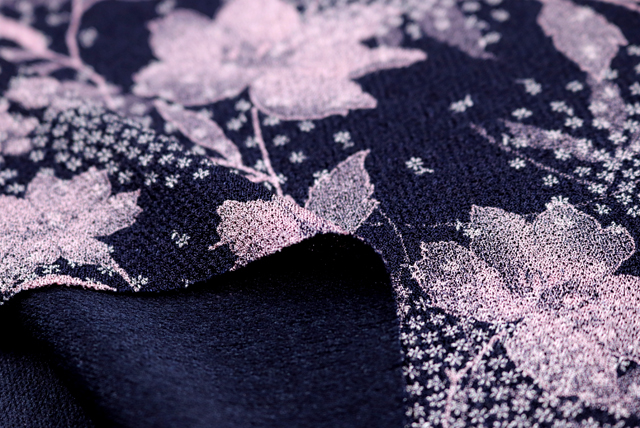 ストレッチちりめんニット 和モダン花柄 くすんだピンク 表面アップ(編み地と色味の参考)