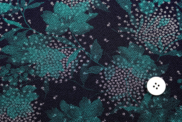 ストレッチちりめんニット 和モダン花柄 深緑 柄サイズ比較