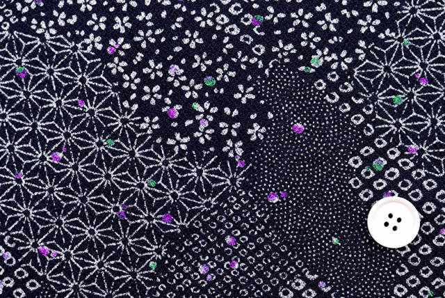 ストレッチちりめんニット 雲取り小紋 濃紺 柄サイズ比較