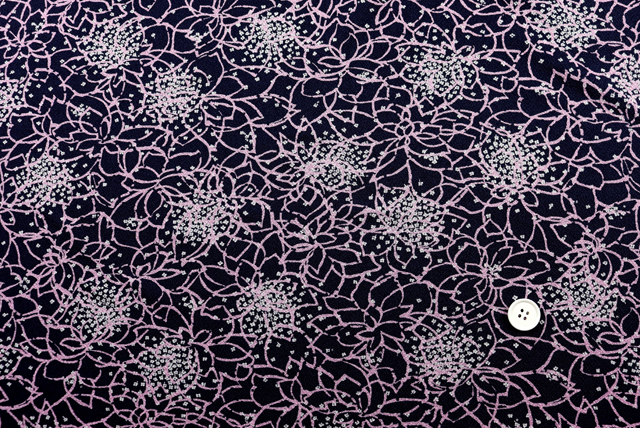 ストレッチ ちりめんニット 線描き花柄 くすんだピンク 全体（江戸ッ子 210ya）