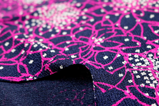 ストレッチ ちりめんニット 線描き花柄 マゼンダ 裏面（江戸ッ子 210ya）