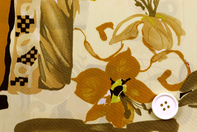 デシンプリント 和モダン更紗調 ピーチ ボタン比較（江戸ッ子 210ya）