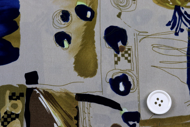 デシンプリント 和モダン更紗調 グレージュ ボタン比較（江戸ッ子 210ya）