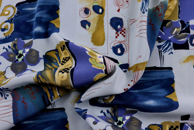 デシンプリント 和モダン更紗調 うすいブルーグレイ ドレープ（江戸ッ子 210ya）