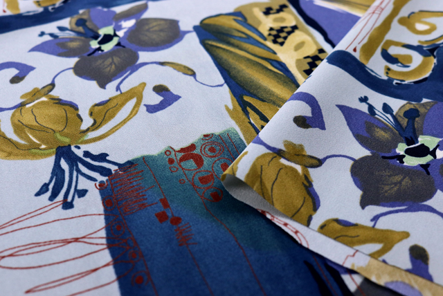 デシンプリント 和モダン更紗調 うすいブルーグレイ 表面感（江戸ッ子 210ya）