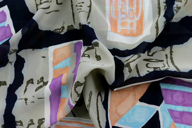 ジョーゼットプリント 和モダン書画調 うすいサンドベージュ ドレープ（江戸ッ子 210ya）